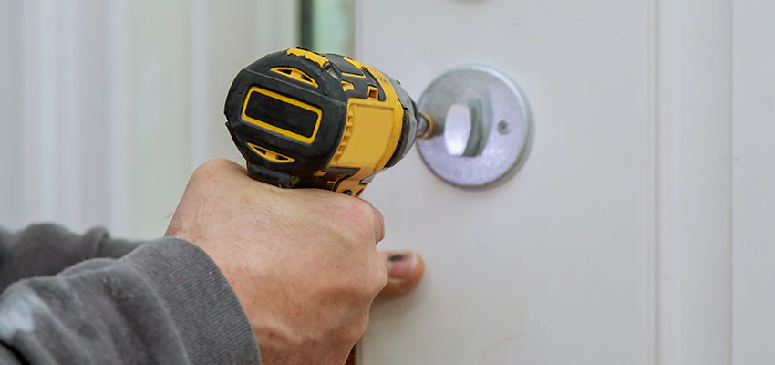 Street Locksmith For Smart Lock Repair in Lombard