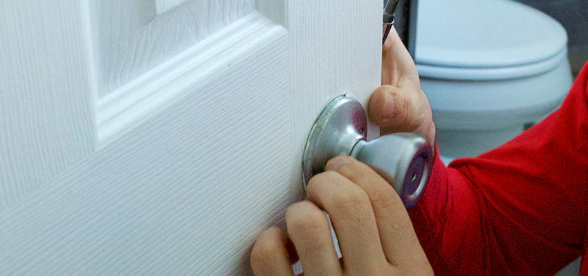 Vintage Door Knob Replacement in Lombard